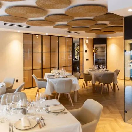 Hábitat Cigüeña Negra Hotel