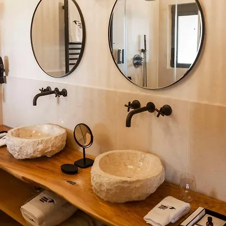 Hábitat Cigüeña Negra Hotel