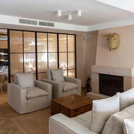 Hábitat Cigüeña Negra Hotel