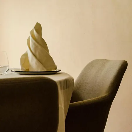 Hábitat Cigüeña Negra Hotel