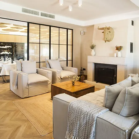 Hábitat Cigüeña Negra Hotel