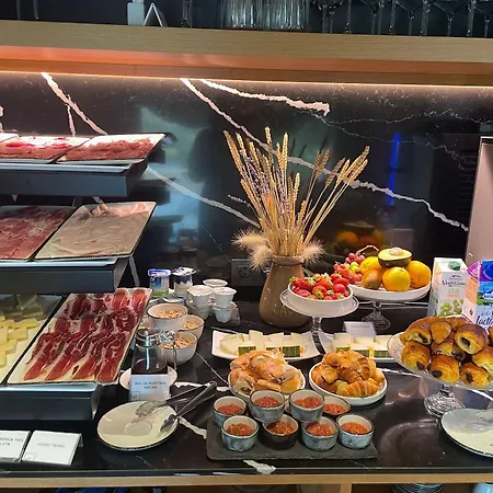 Hábitat Cigüeña Negra Hotel