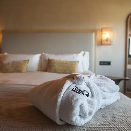 Hotel Hábitat Cigüeña Negra 4*