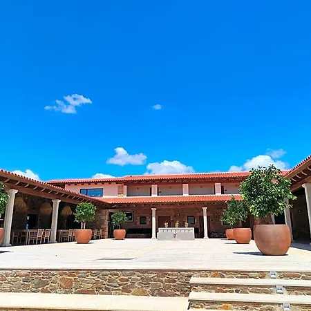 Hotel Habitat Cigueena Negra