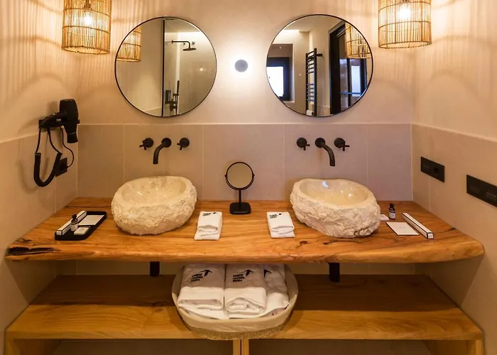 Habitat Cigueena Negra 4*