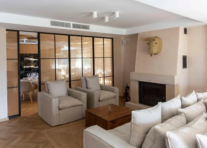 Hábitat Cigüeña Negra Hotel