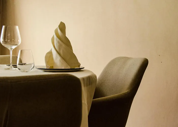 Hábitat Cigüeña Negra Hotel