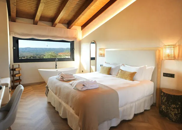 Hábitat Cigüeña Negra Hotel