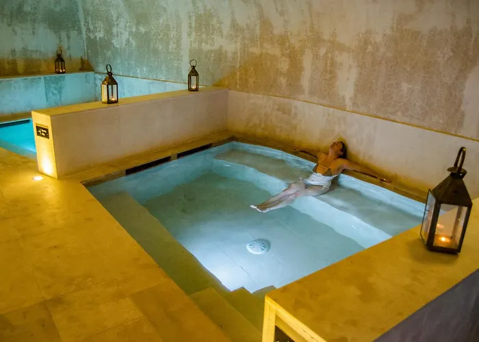 Habitat Cigueena Negra Hotel