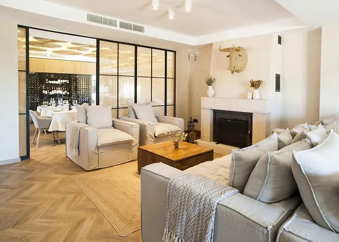 Hábitat Cigüeña Negra Hotel